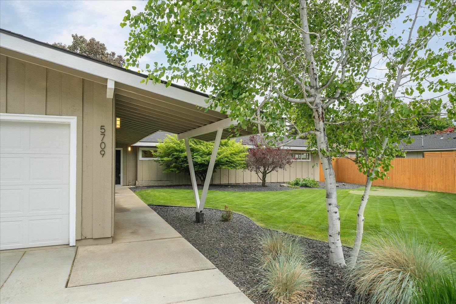 5709 South Magnolia Street Spokane, WA 99223 - Photo 9 of 40