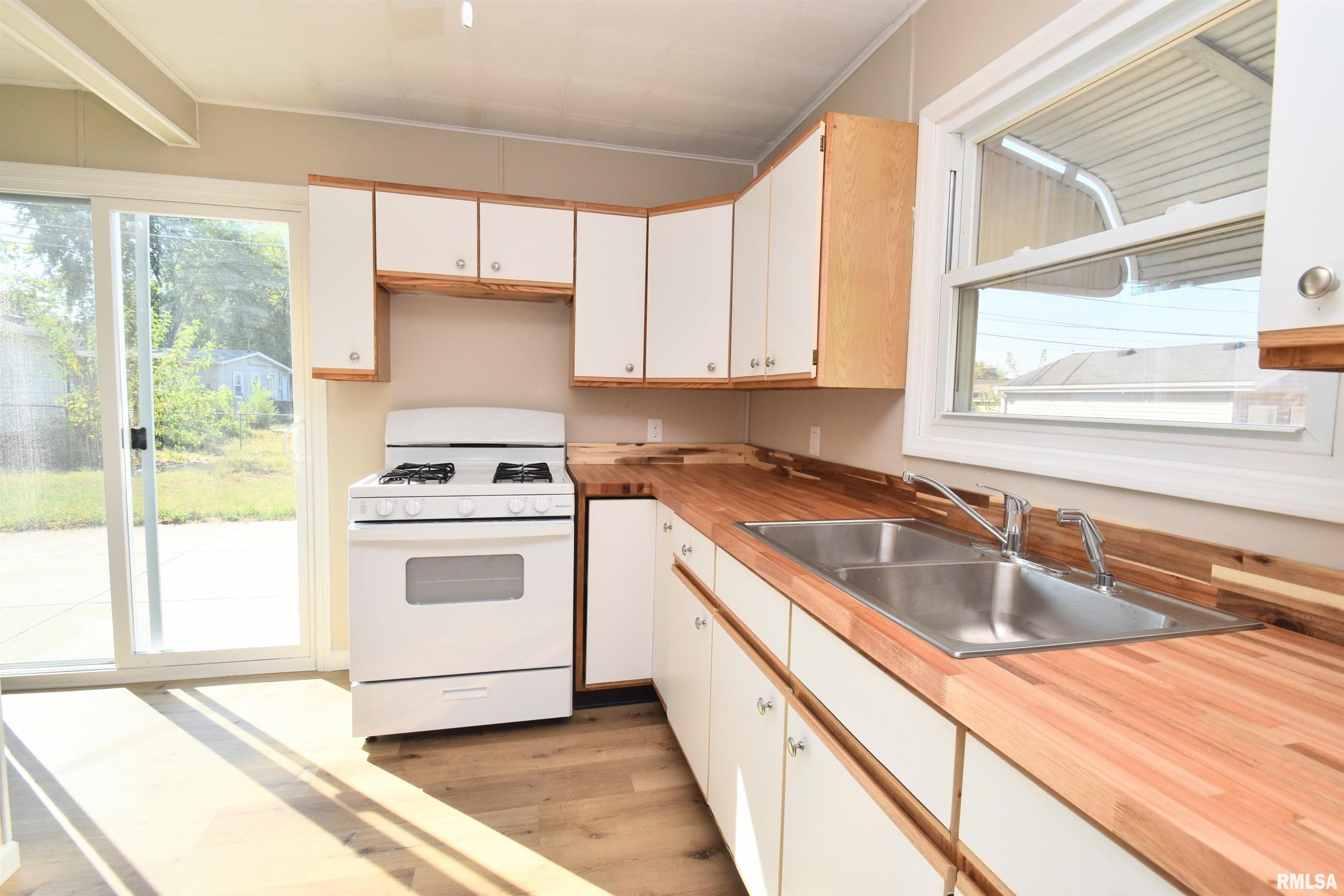 1404 Matilda Street Pekin, IL 61554 - Photo 12 of 30