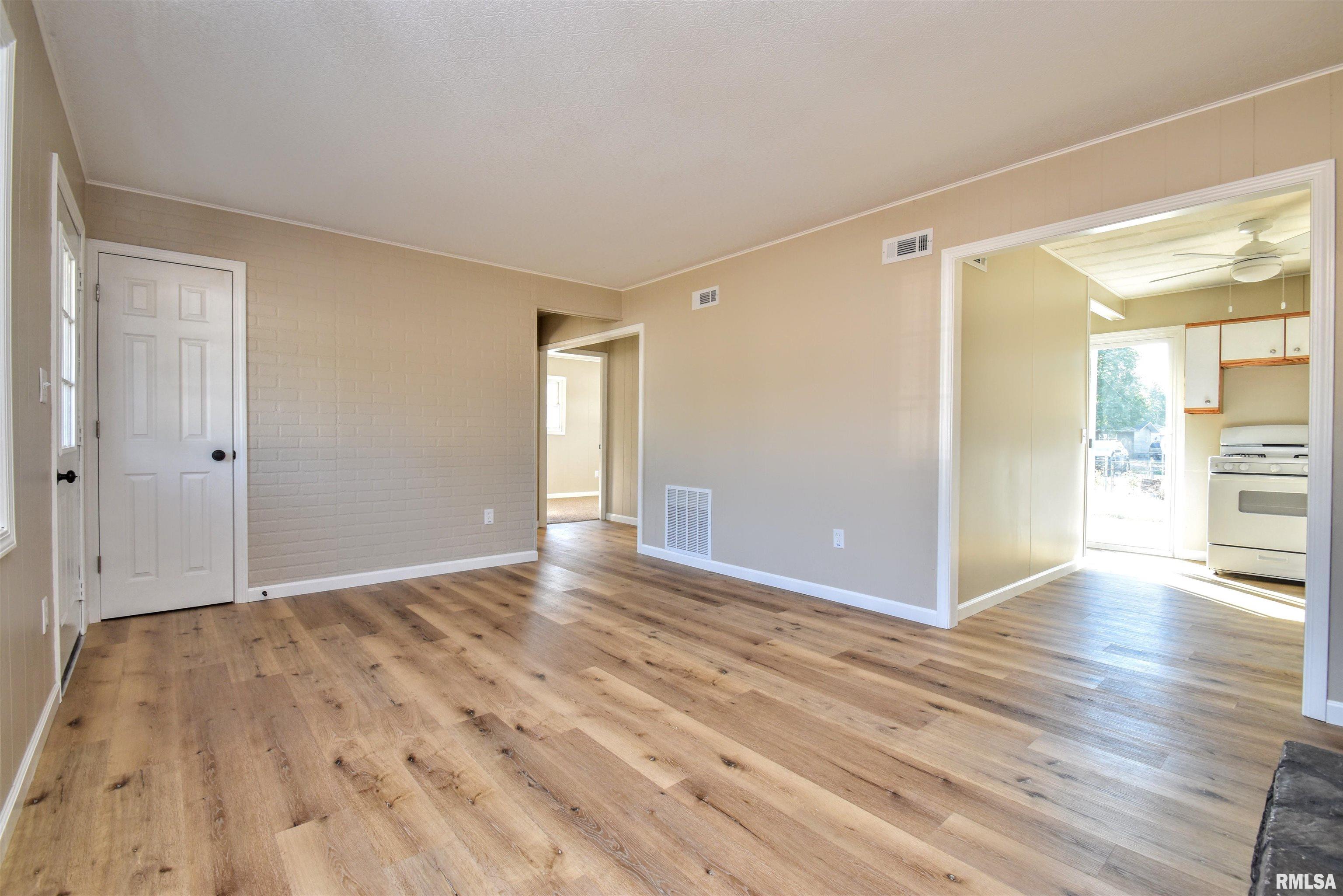 1404 Matilda Street Pekin, IL 61554 - Photo 9 of 30