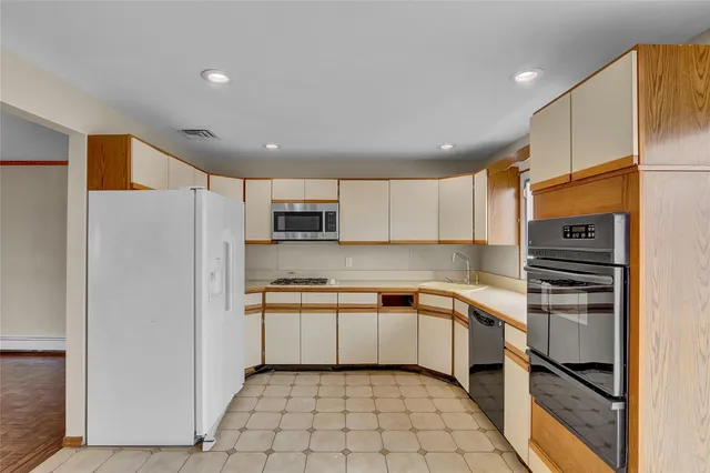 $999,000 | 63 Cumberland Place, Valley Stream, NY 11580