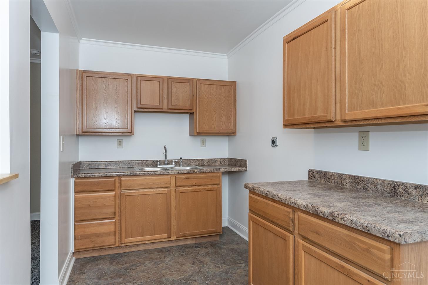 825 William Howard Taft Road, Unit 28 Cincinnati, OH 45206 - Photo 9 of 13