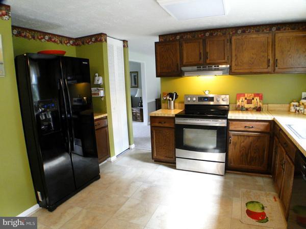 10067 Quantrell Row Columbia, MD 21046 - Photo 19 of 25 Kitchen
