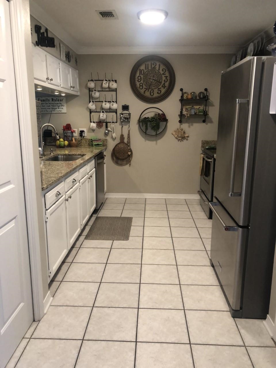 9489 Villas Drive Foley, AL 36535 - Photo 3 of 17 Kitchen