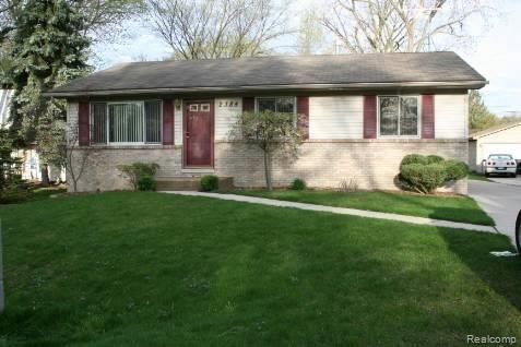 2384 Longview Avenue Rochester, MI 48307 - Photo 1 of 6 P171020_1557166_2