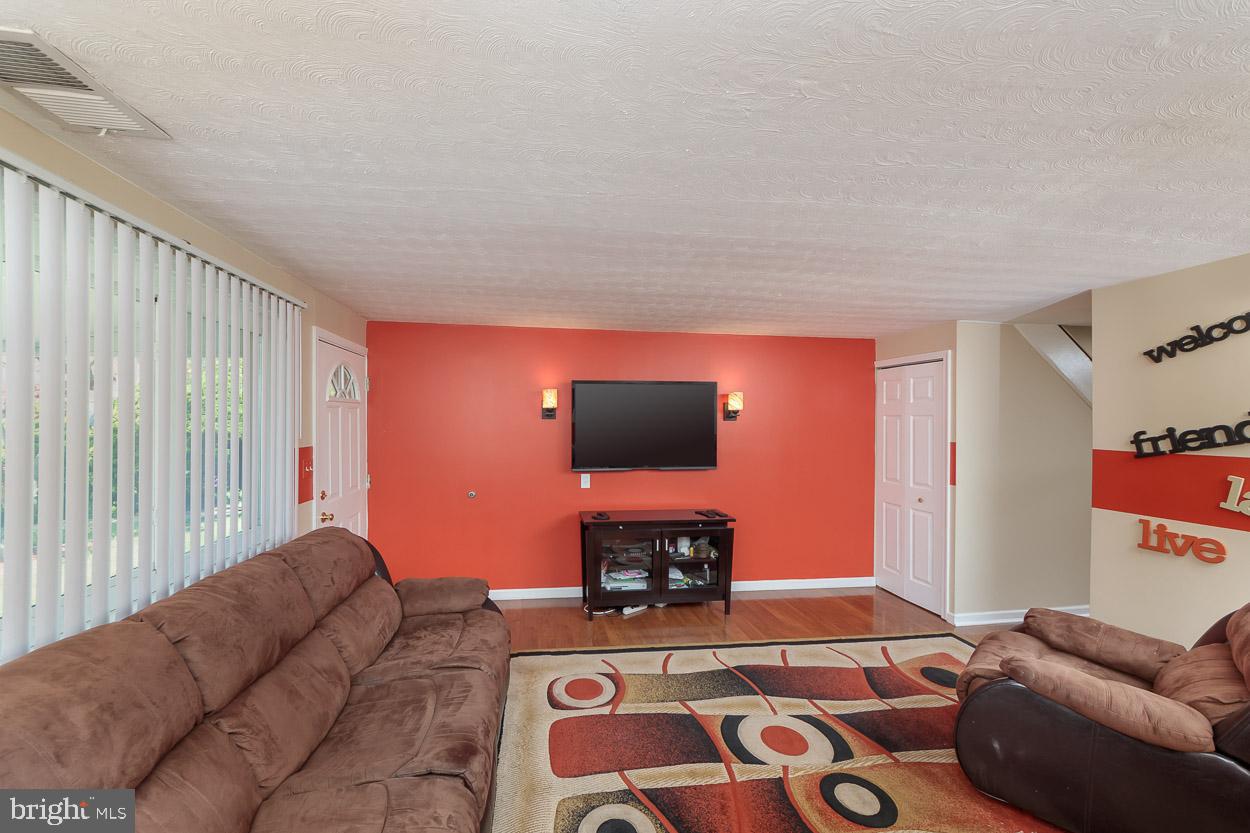 4433 Norfen Road Halethorpe, MD 21227 - Photo 8 of 36