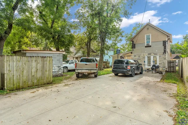 $150,000 | 1156 Southwest Woodward Avenue, Topeka, KS 66604