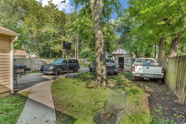 $150,000 | 1156 Southwest Woodward Avenue, Topeka, KS 66604