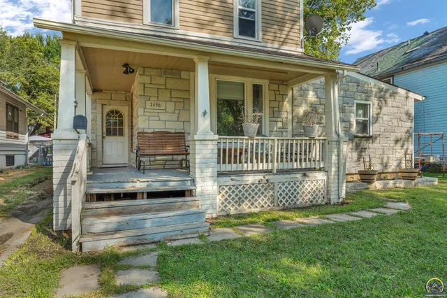 $150,000 | 1156 Southwest Woodward Avenue, Topeka, KS 66604