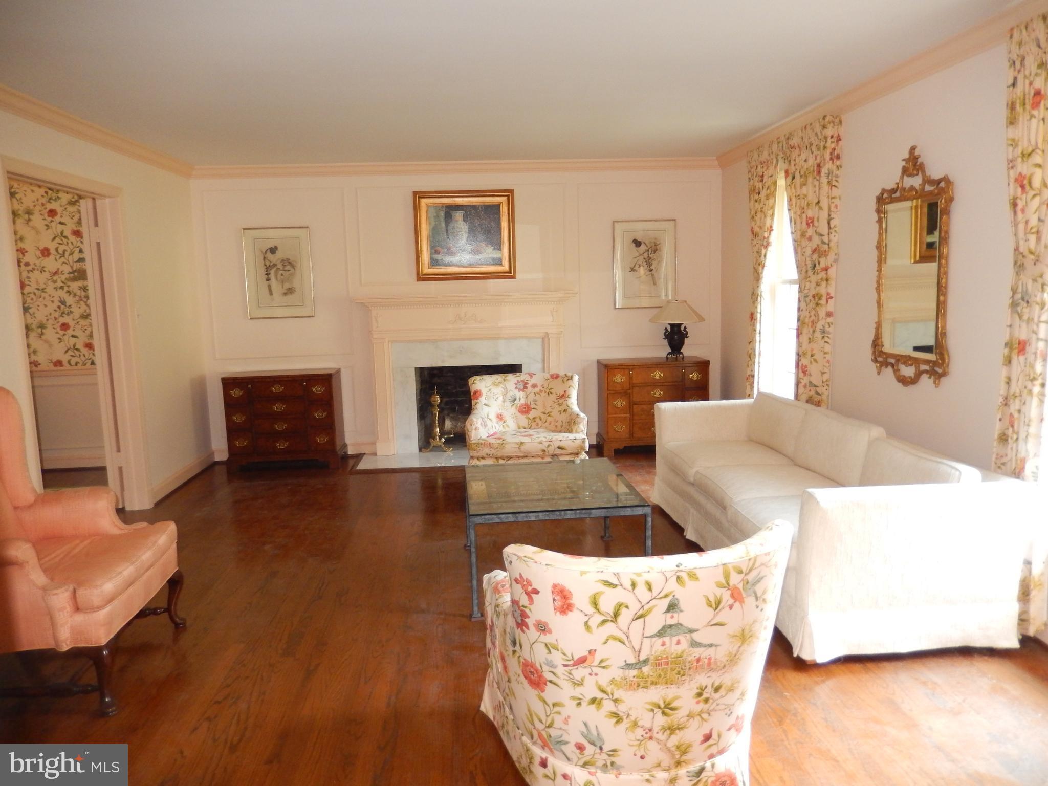 1208 Doves Cove Road Baltimore, MD 21286 - Photo 3 of 28 Living Room