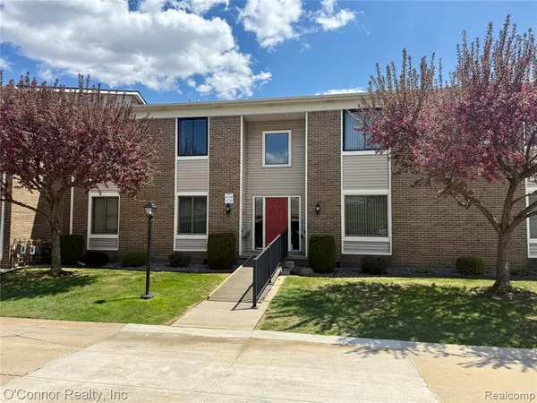 $207,900 | 1660 River Road, Unit 19, Marysville, MI 48040