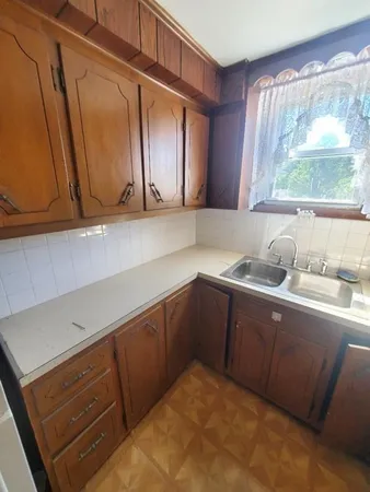 $1,850 | 27 Bond Street, Unit 3, Fall River, MA 02720