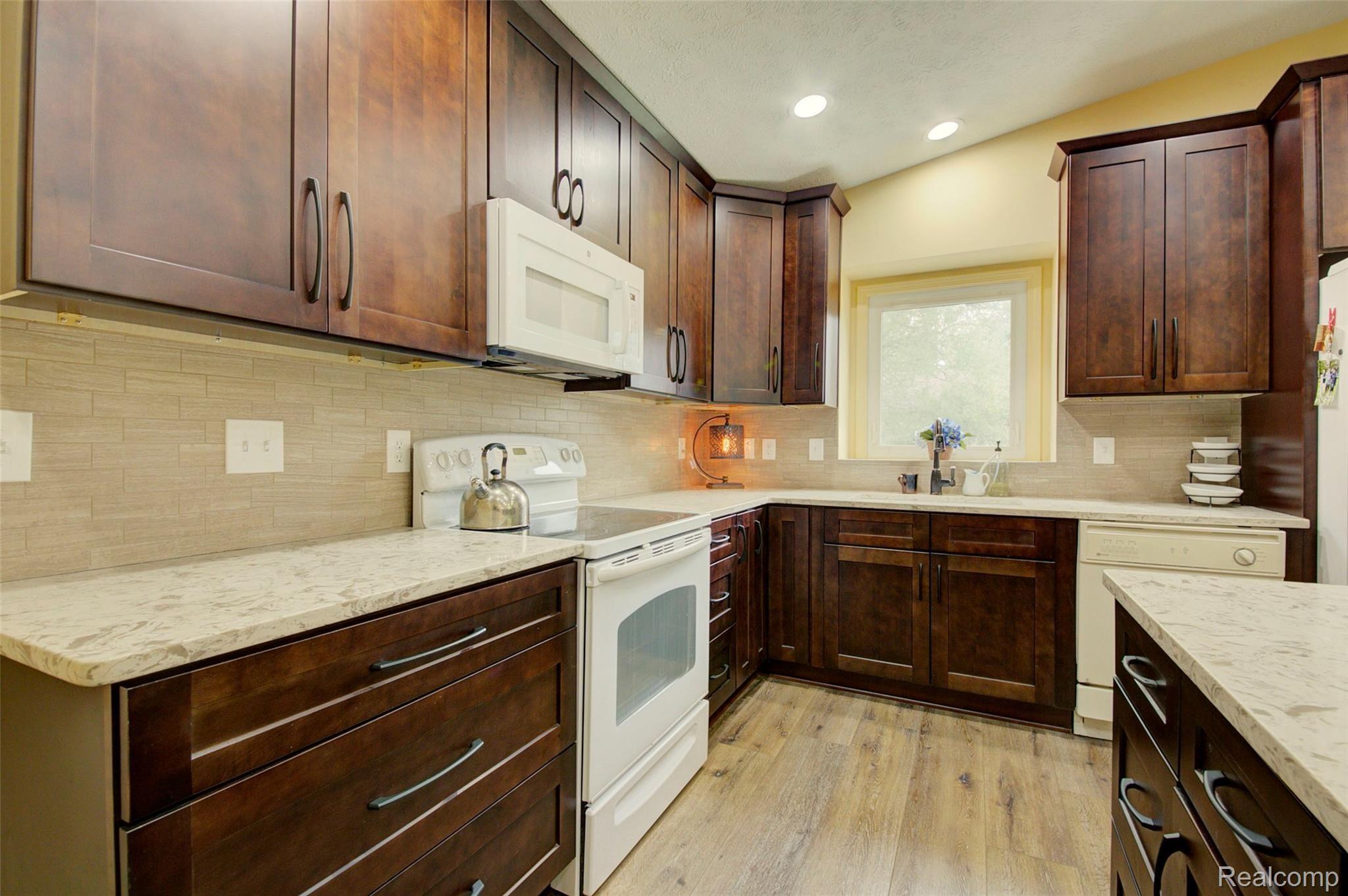 223 Byron Road Howell, MI 48843 - Photo 10 of 30 930A1767_8_9.jpg