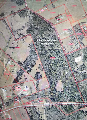 a black and white photo of a living room