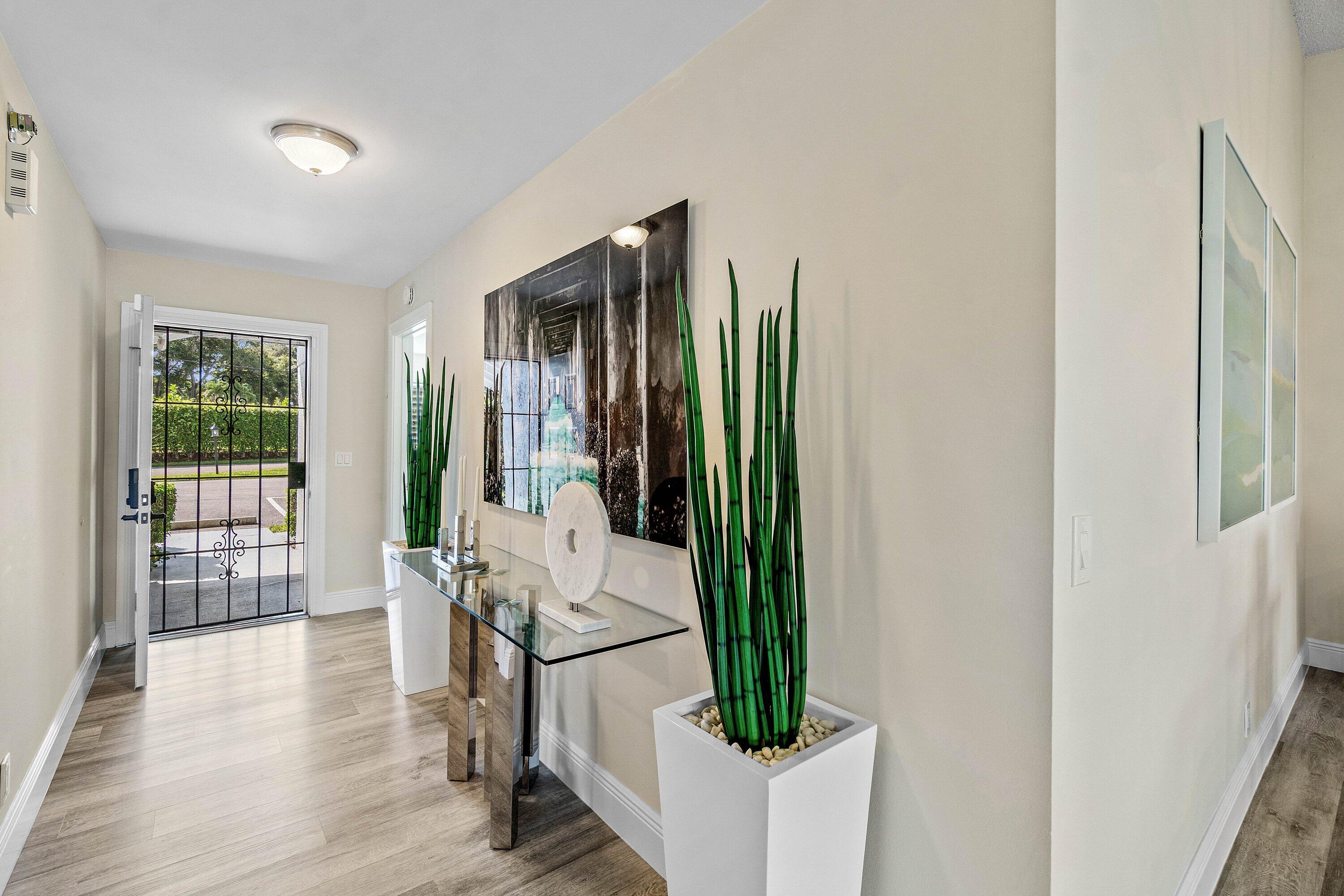 732 Lago Road Delray Beach, FL 33445 - Photo 3 of 42 Entry Foyer
