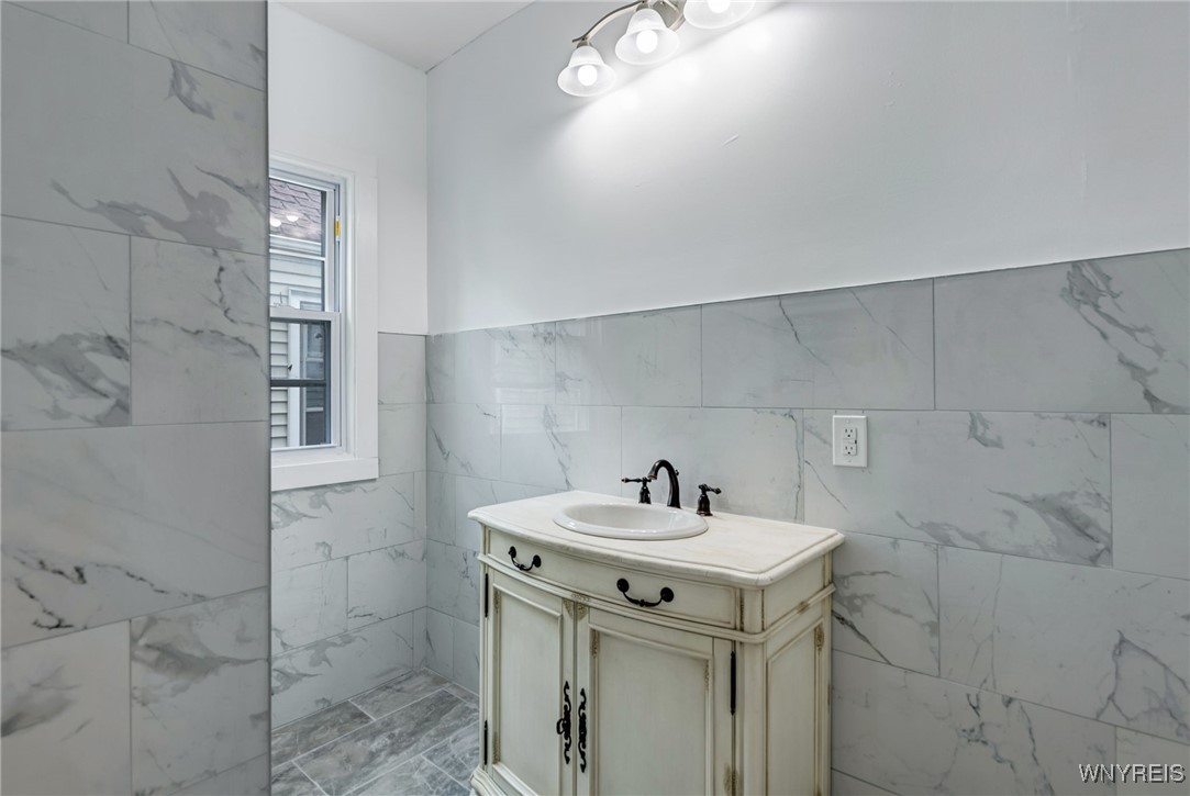 16 Butler Avenue Buffalo, NY 14208 - Photo 18 of 42