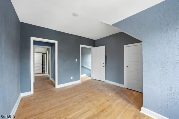a view of a big room with closet and bathroom