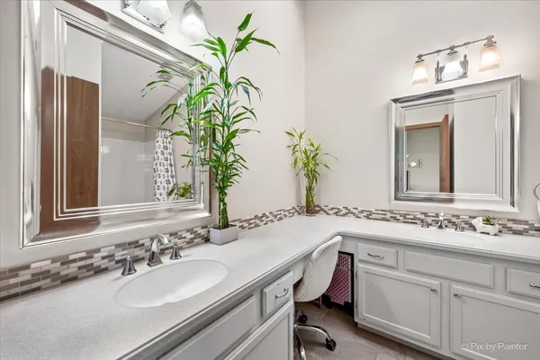 $310,000 | 20 North Oltendorf Road, Streamwood, IL 60107