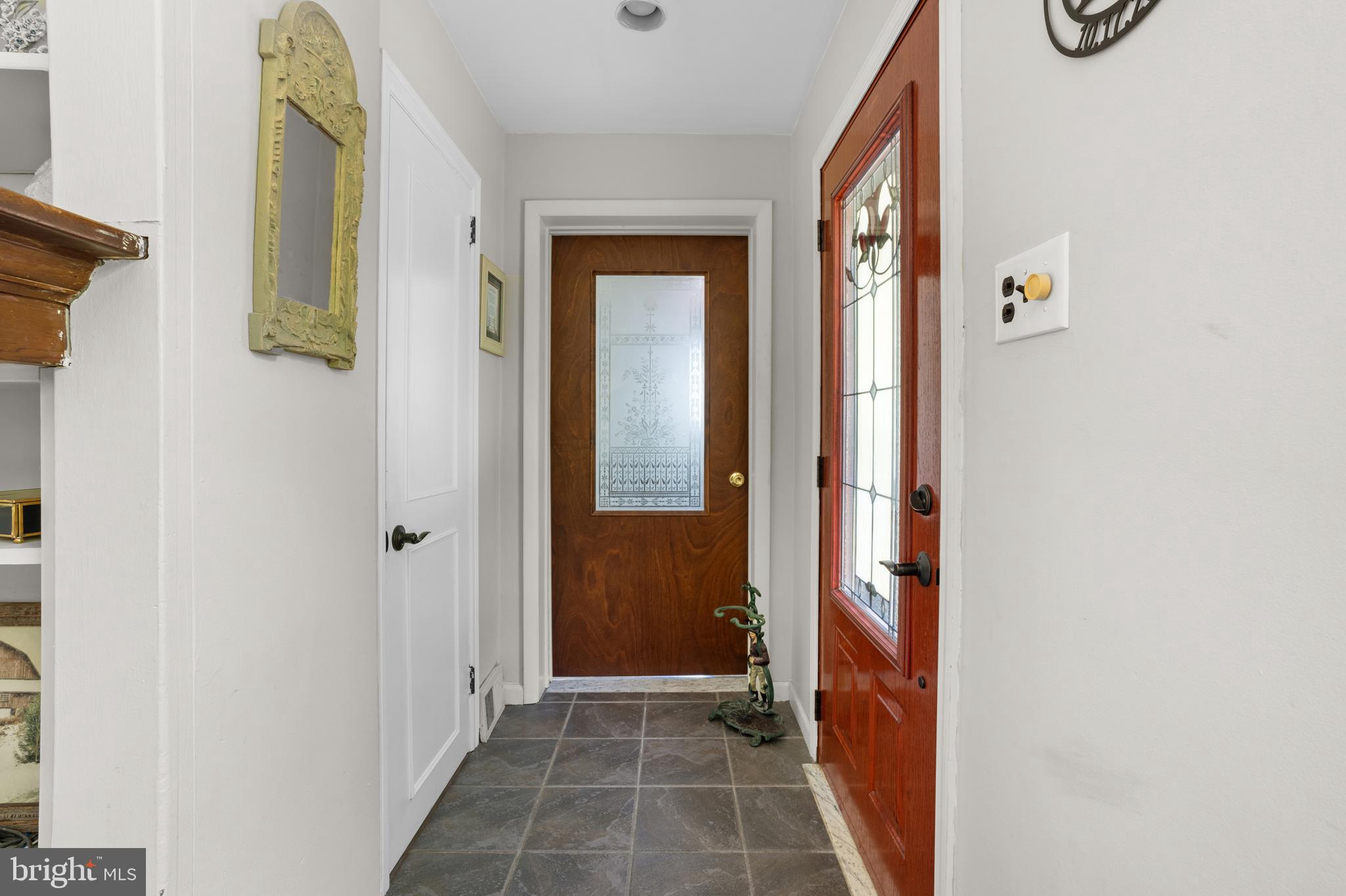 502 Paper Mill Road Oreland, PA 19075 - Photo 12 of 45 Front hall