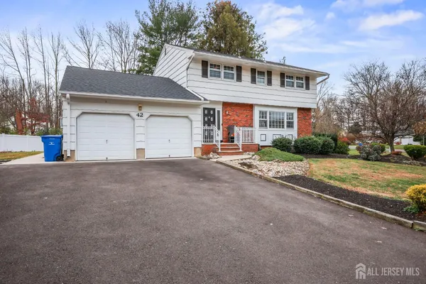 $779,000 | 42 Norman Lane, Old Bridge, NJ 08857