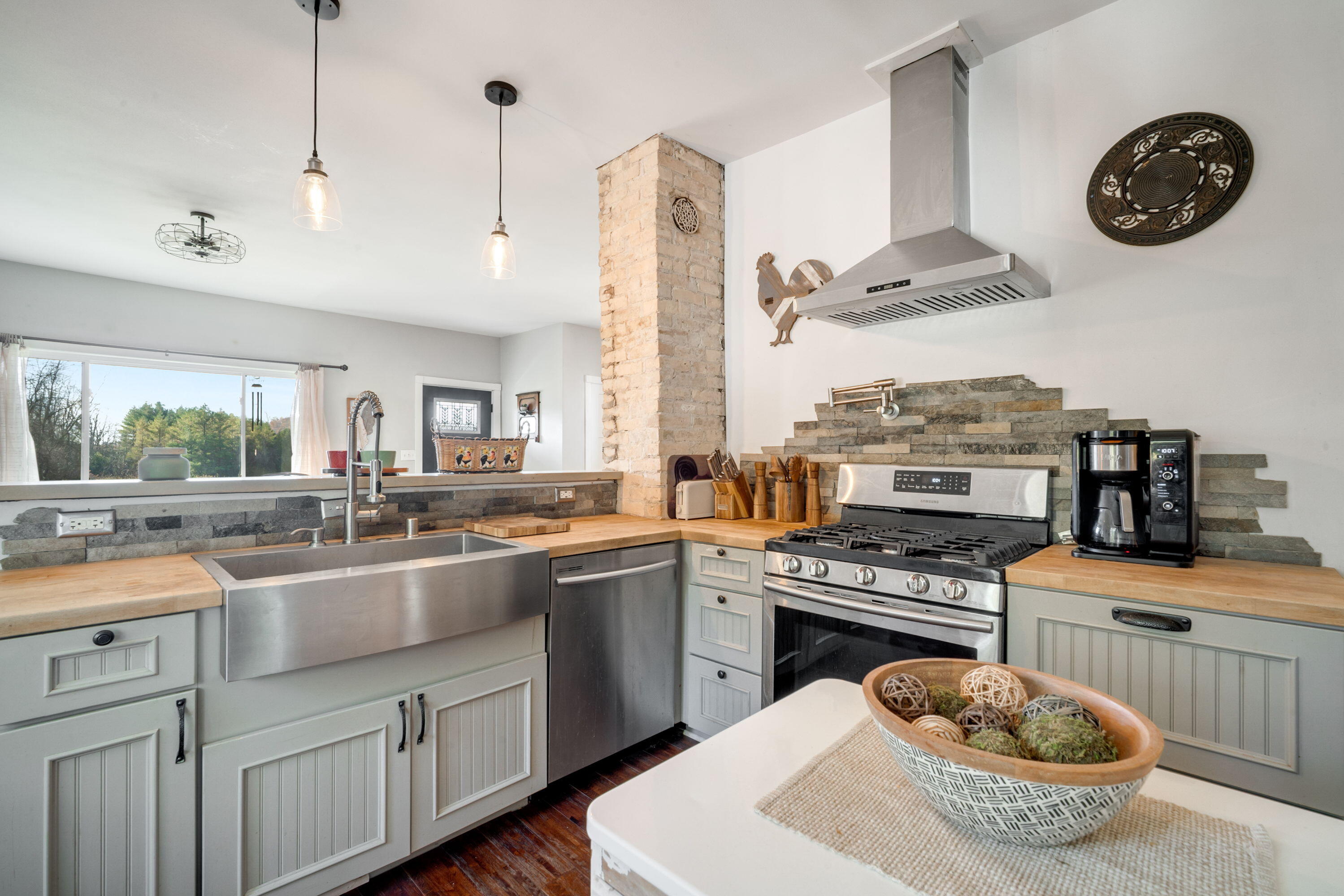 5954 Mohawk Road Wayne, WI 53002 - Photo 12 of 37 11_imgDSC06482