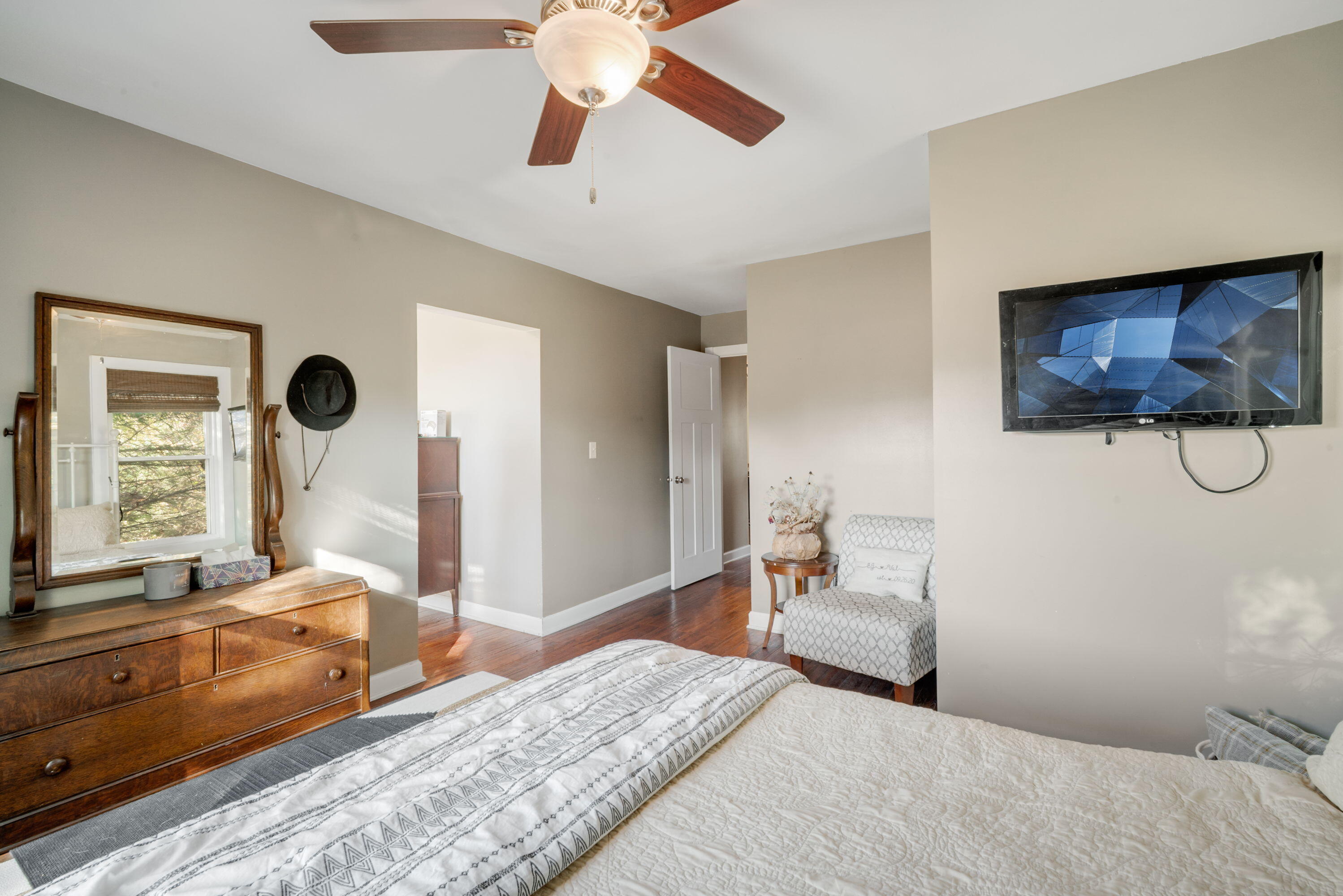 5954 Mohawk Road Wayne, WI 53002 - Photo 20 of 37 19_imgDSC06457