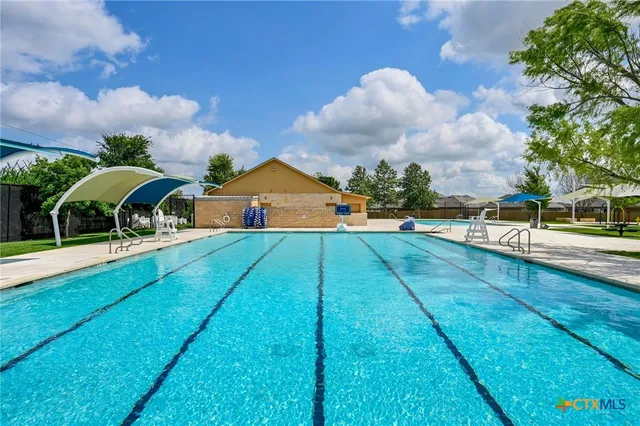 a view of outdoor space yard and balcony