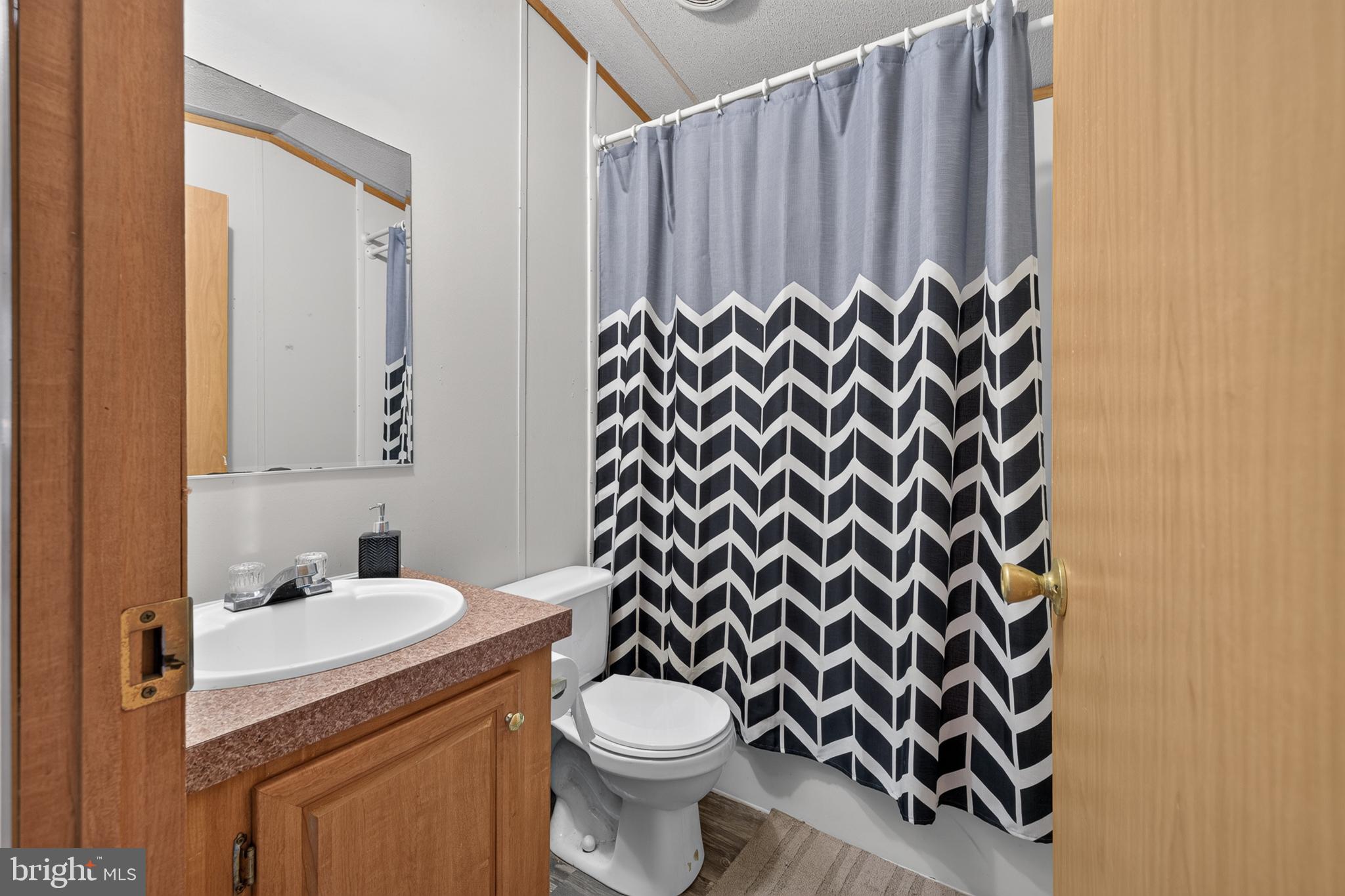 8 West Reybold Drive, Unit 8 Middletown, DE 19709 - Photo 18 of 30 Modern bathroom with stylish accents.