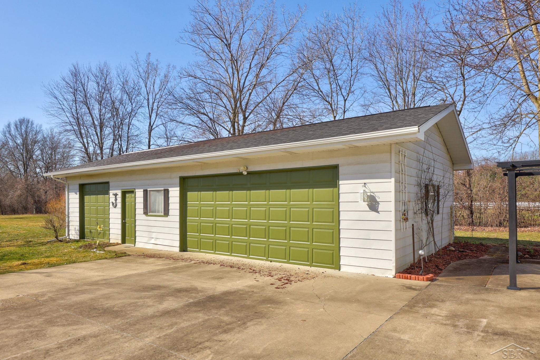 6262 Curtis Road Bridgeport, MI 48722 - Photo 42 of 82 50135942-9ffcec6e-6331-4064-b1e8-974193ab4030.JPG