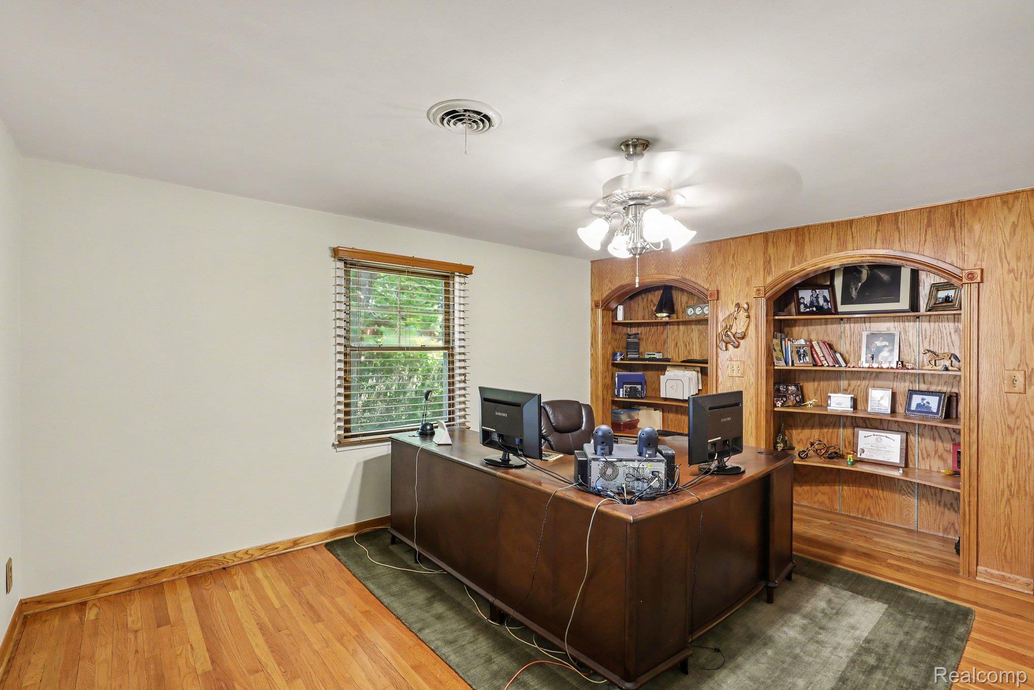 46430 Schoenherr Road Utica, MI 48315 - Photo 19 of 34 016_file_3415.jpg