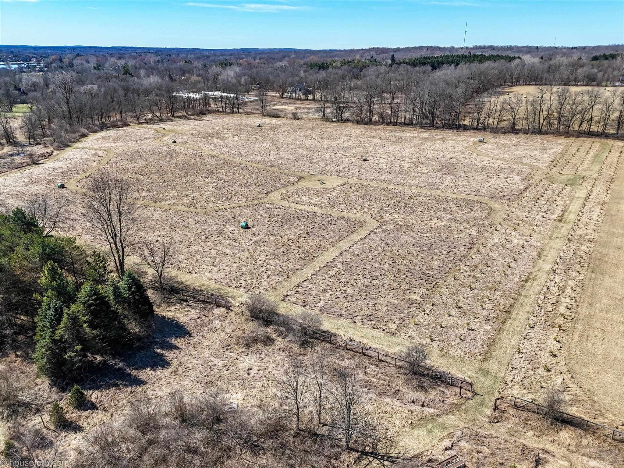 9701 Ellis Road Clarkston, MI 48348 - Photo 68 of 97 50168979-a4ff6968-4512-48ca-93fc-ce804238af64.JPG