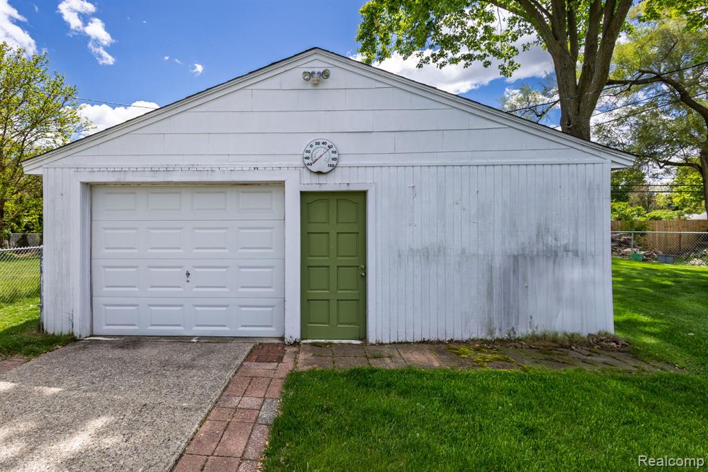 2500 Howe Street Utica, MI 48317 - Photo 35 of 36 Gallery Image 35