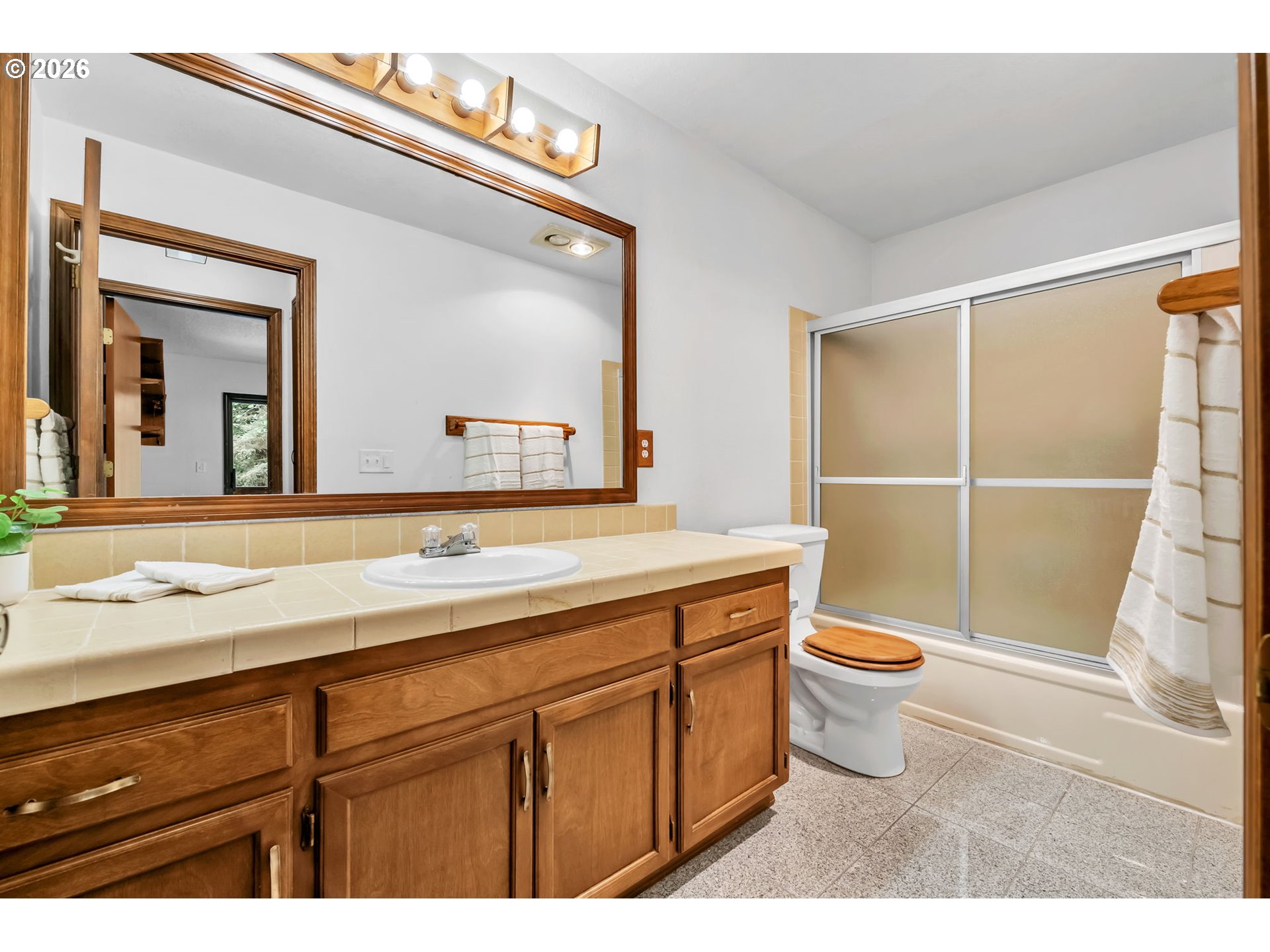 89879 Sheffler Road Elmira, OR 97437 - Photo 17 of 43 Bathroom