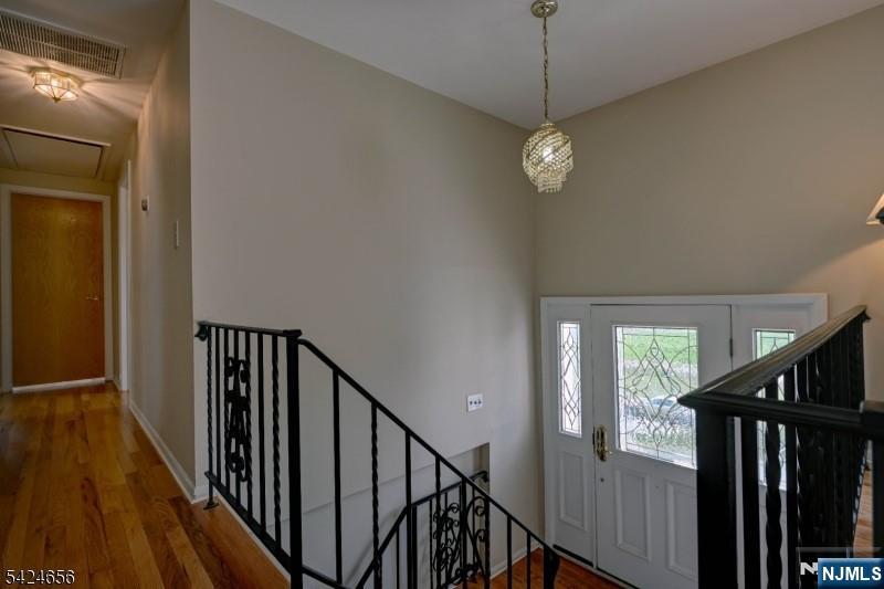 1006 Black Oak Ridge Road Wayne, NJ 07470 - Photo 3 of 29