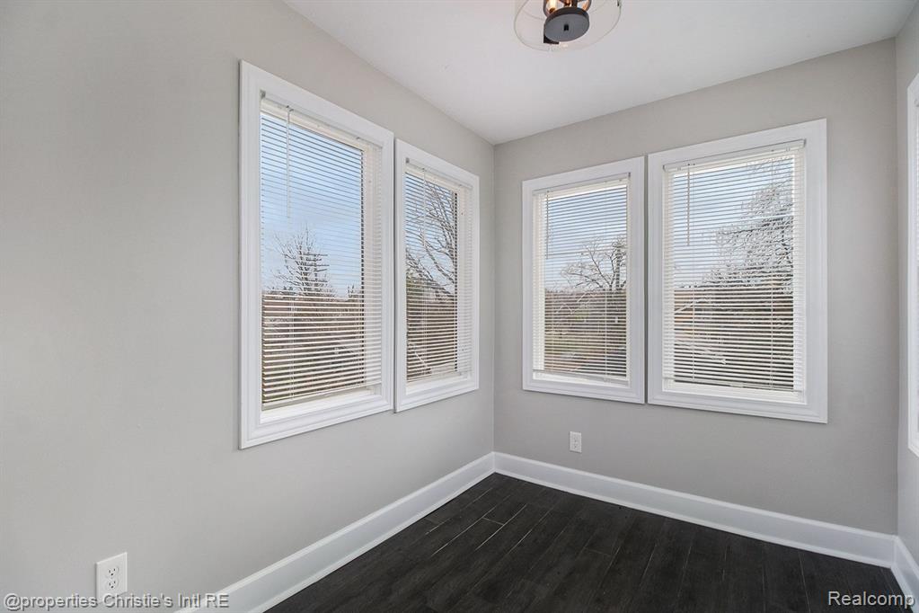 504 Harmon Street Detroit, MI 48202 - Photo 6 of 14