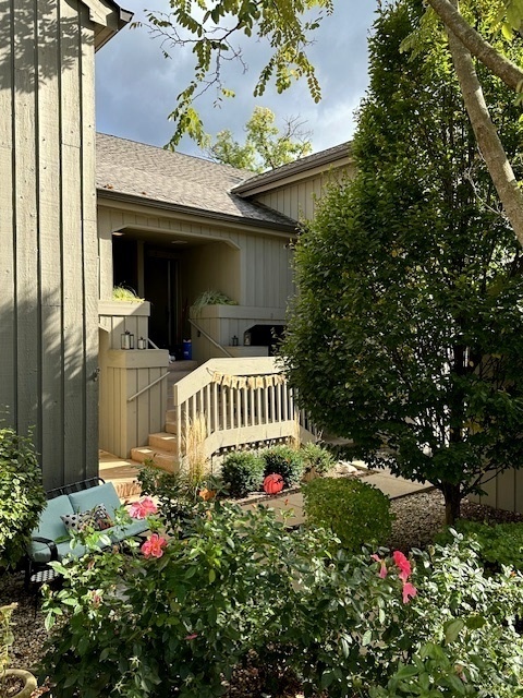 141 Shoreline Road, Unit B Lake Barrington, IL 60010 - Photo 1 of 47 Gallery Image 1