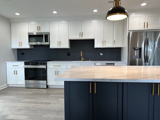 141 Shoreline Road, Unit B Lake Barrington, IL 60010 - Photo 11 of 47 Gallery Image 11
