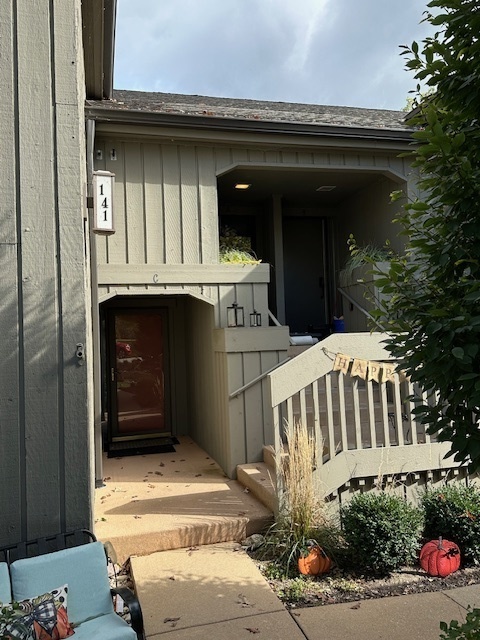 141 Shoreline Road, Unit B Lake Barrington, IL 60010 - Photo 2 of 47 Gallery Image 2