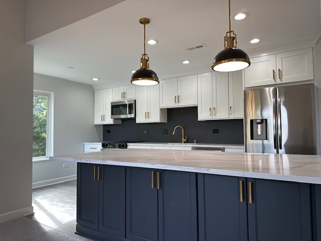 141 Shoreline Road, Unit B Lake Barrington, IL 60010 - Photo 6 of 47 Gallery Image 6