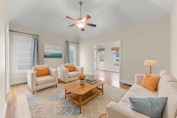 $599,900 | 204 Amherst Circle, Oswego, IL 60543