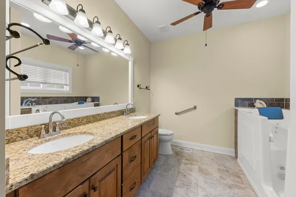 $599,900 | 204 Amherst Circle, Oswego, IL 60543