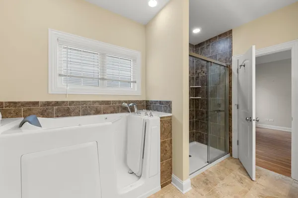 $599,900 | 204 Amherst Circle, Oswego, IL 60543