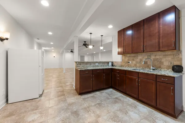 $599,900 | 204 Amherst Circle, Oswego, IL 60543