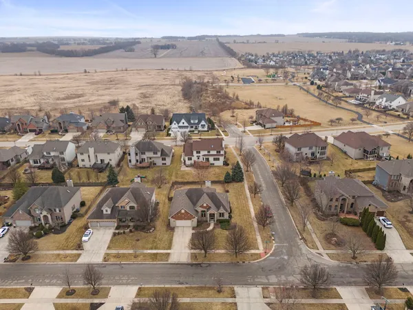 $599,900 | 204 Amherst Circle, Oswego, IL 60543