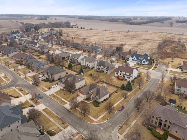 $599,900 | 204 Amherst Circle, Oswego, IL 60543