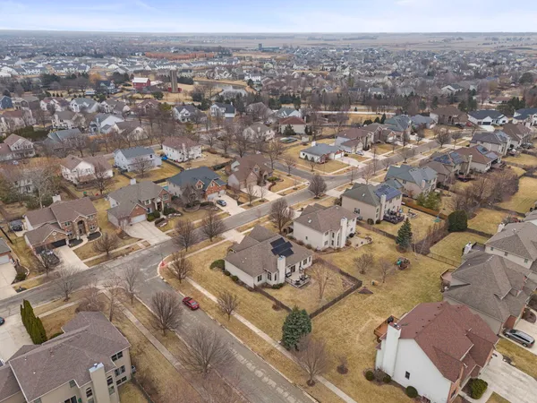 $599,900 | 204 Amherst Circle, Oswego, IL 60543