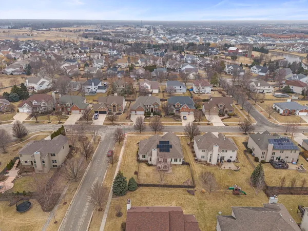 $599,900 | 204 Amherst Circle, Oswego, IL 60543