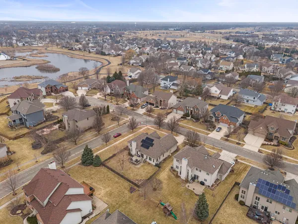 $599,900 | 204 Amherst Circle, Oswego, IL 60543