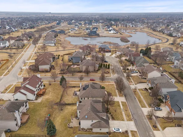 $599,900 | 204 Amherst Circle, Oswego, IL 60543