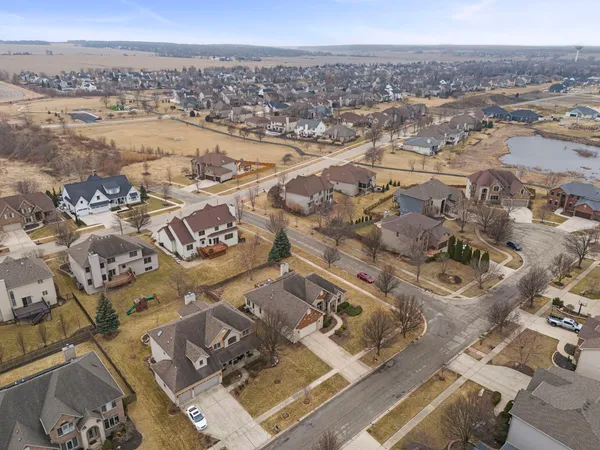 $599,900 | 204 Amherst Circle, Oswego, IL 60543