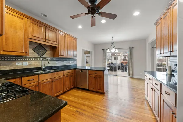 $599,900 | 204 Amherst Circle, Oswego, IL 60543